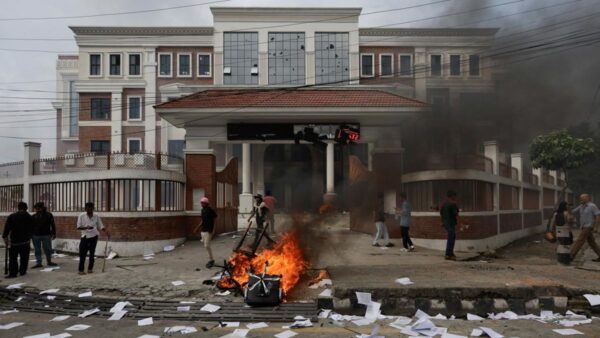 Ngeri! Istri Eks PM Nepal Tewas Usai Rumahnya Dibakar Demonstran
